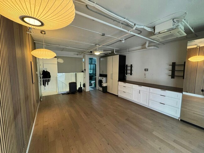 Building Photo - 360 W Broadway