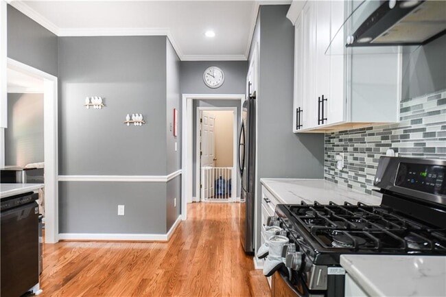 Building Photo - 304 Bridle Path