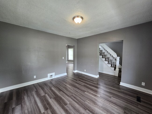 Building Photo - 514 Logan Ave