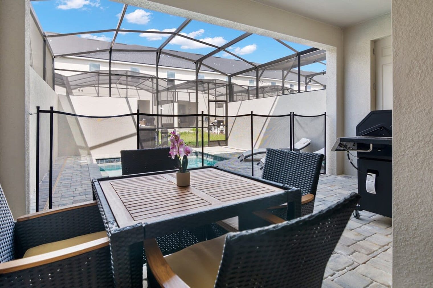 Building Photo - 1828 Tropical Palms Cir