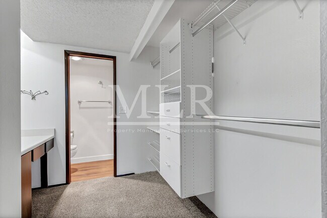Building Photo - Peaceful 2 bed 2 bath condo