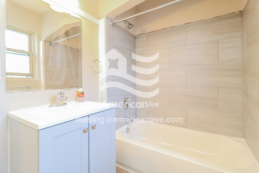 Building Photo - 14350 Rutherford St