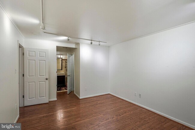 Building Photo - 2237 Lovedale Ln