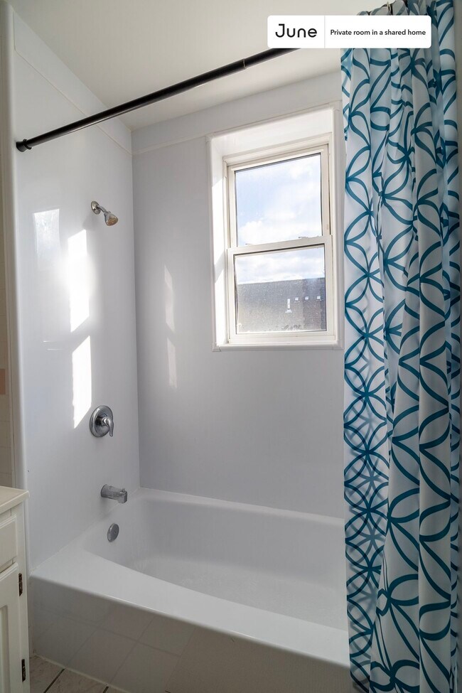 Building Photo - Room in Shared 3 bed/1 bath home