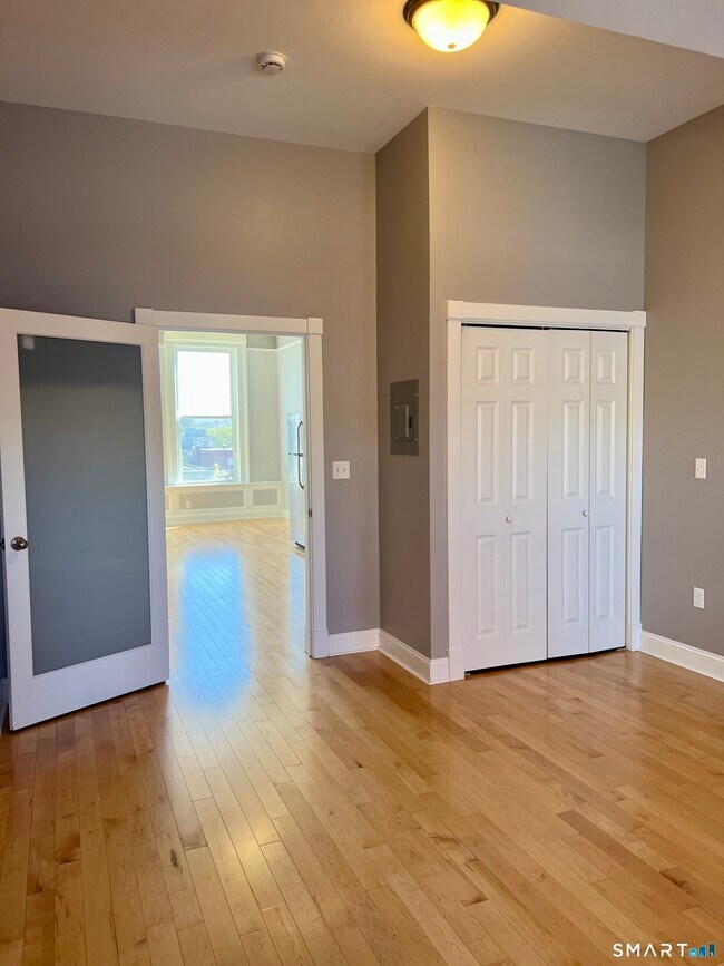 Building Photo - 353 Main St