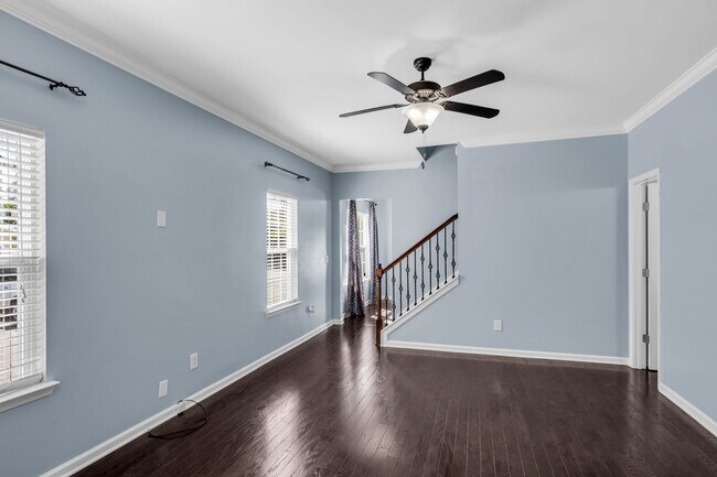 Building Photo - 2031 Hemlock Dr