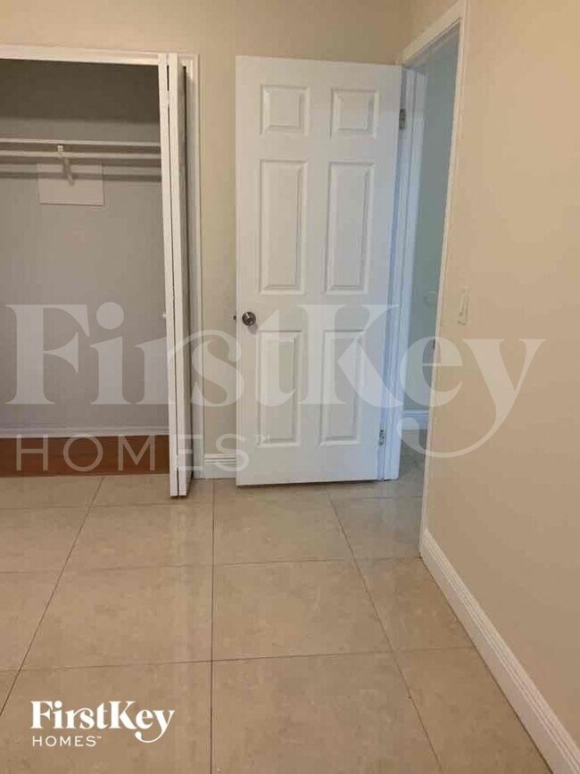 Building Photo - 8410 NW 27th Pl