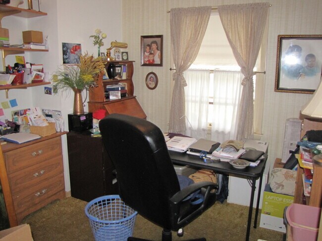 Building Photo - Great location in Richfield,*3Bed*1Bath single family home Avail Now!