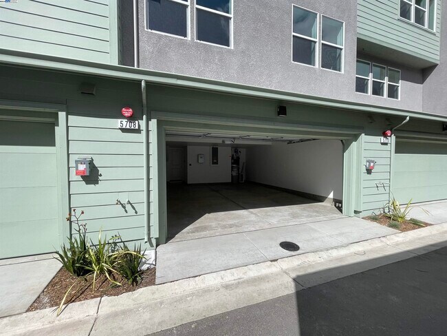 Building Photo - 5708 Melon Ct