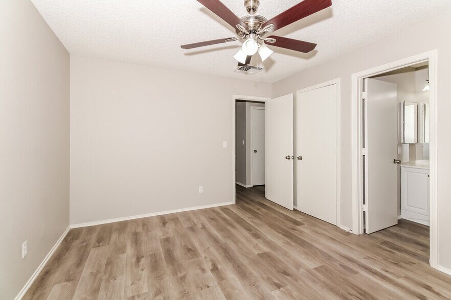 Building Photo - 1418 S Gecko Rd