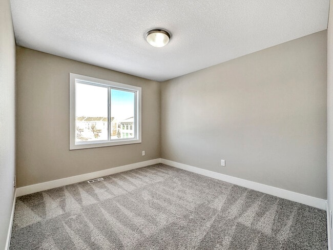 Building Photo - 1404 Primrose Ln