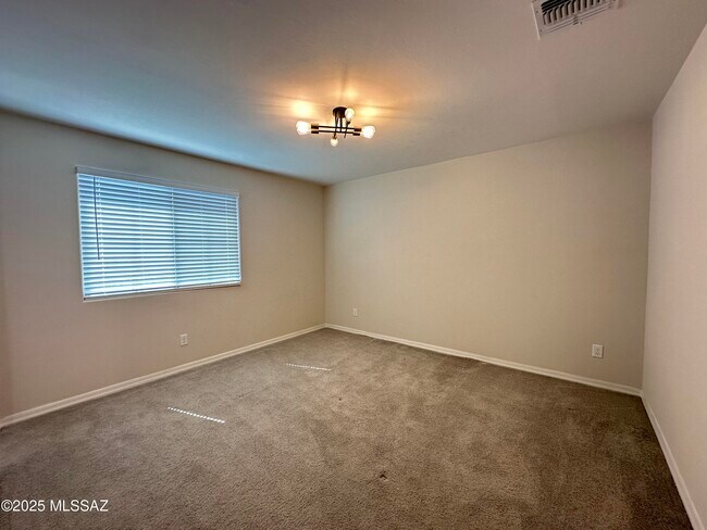 Building Photo - 7806 S Land Grant Dr
