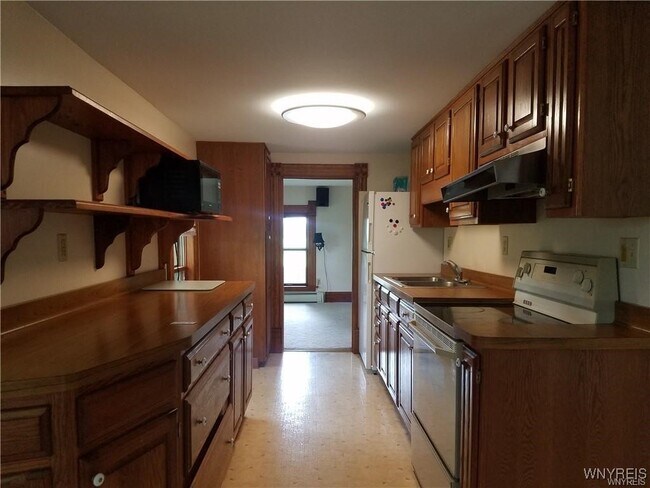 Building Photo - 2885 Hess Rd