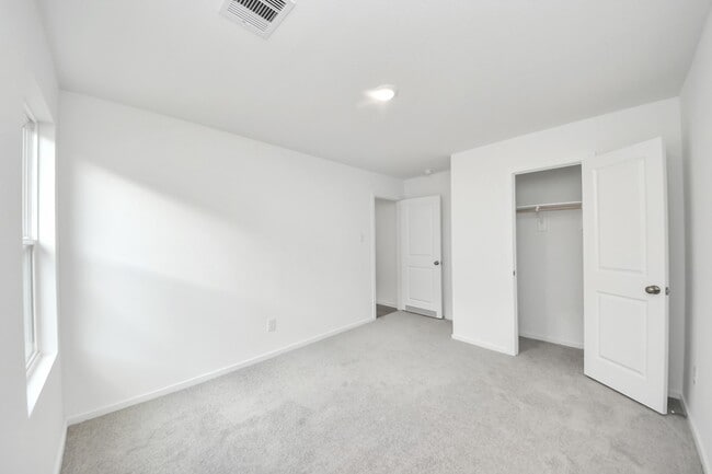 Building Photo - 1306 Charlotte Wy
