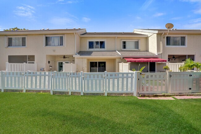 Building Photo - 9913 NW 57th Manor