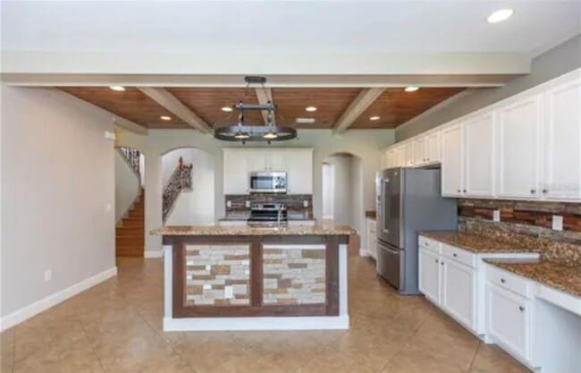 Building Photo - 6914 Quiet Creek Dr