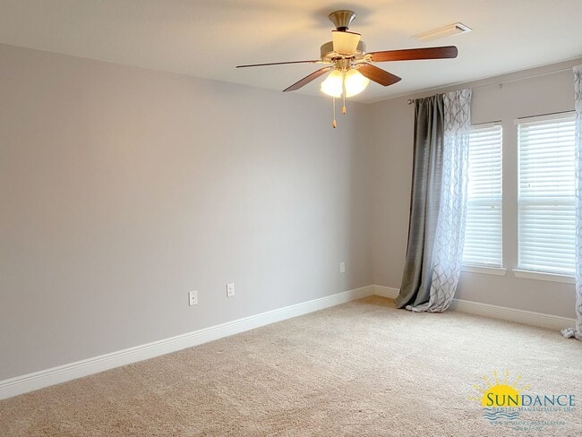 Building Photo - Magnificent 3 Bedroom Townhouse in Navarre!