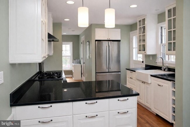 Building Photo - 9510 Warren St