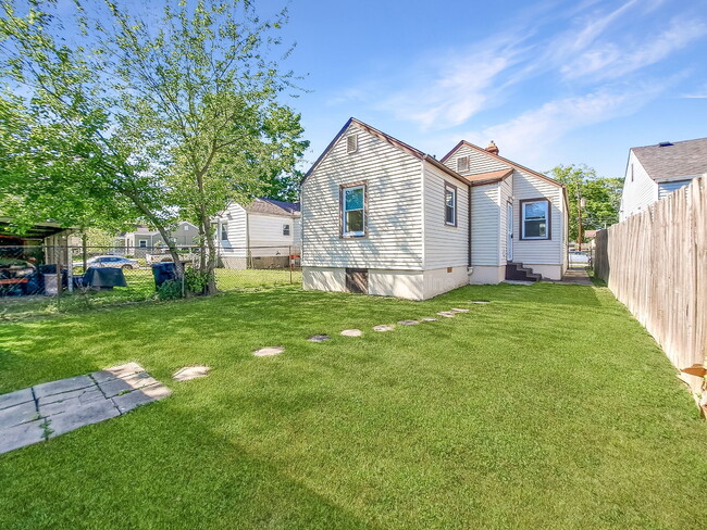 Building Photo - 936 Camden Ave