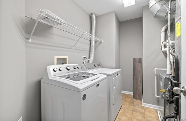 Building Photo - 533 Metropolitan St