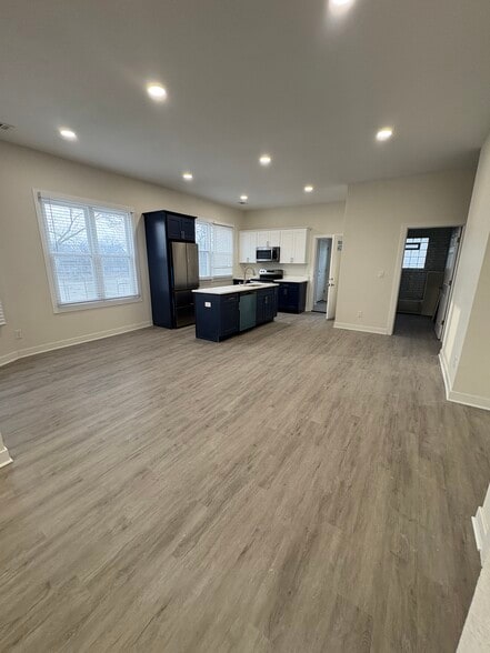 Building Photo - 400 E Meinecke Ave