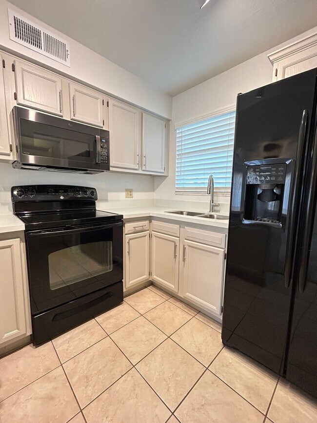 Building Photo - 3439 W Peppertree Ln