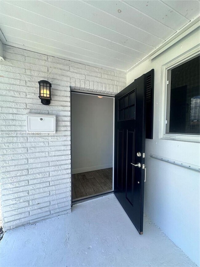 Building Photo - 407 Riverside Dr