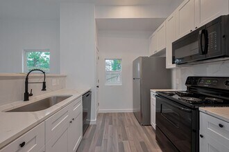 Building Photo - AFFORDABLE 4BD/2.5BA SINGLE HOUSE!