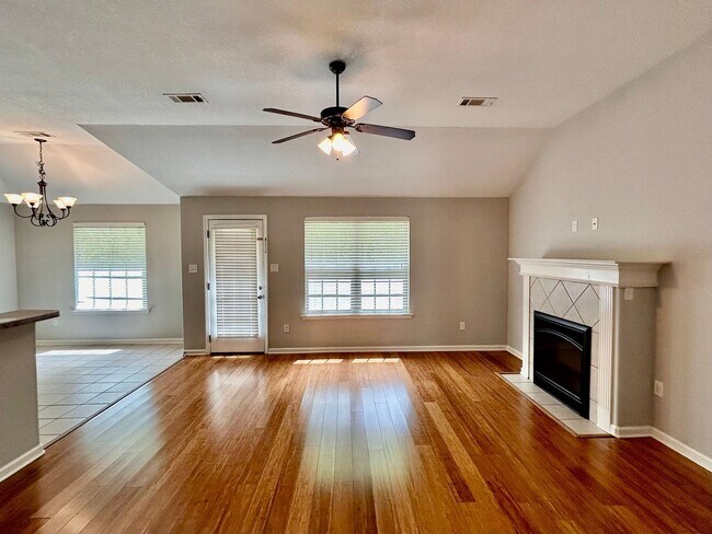 Building Photo - Charming newly renovated Home in Cordova, TN