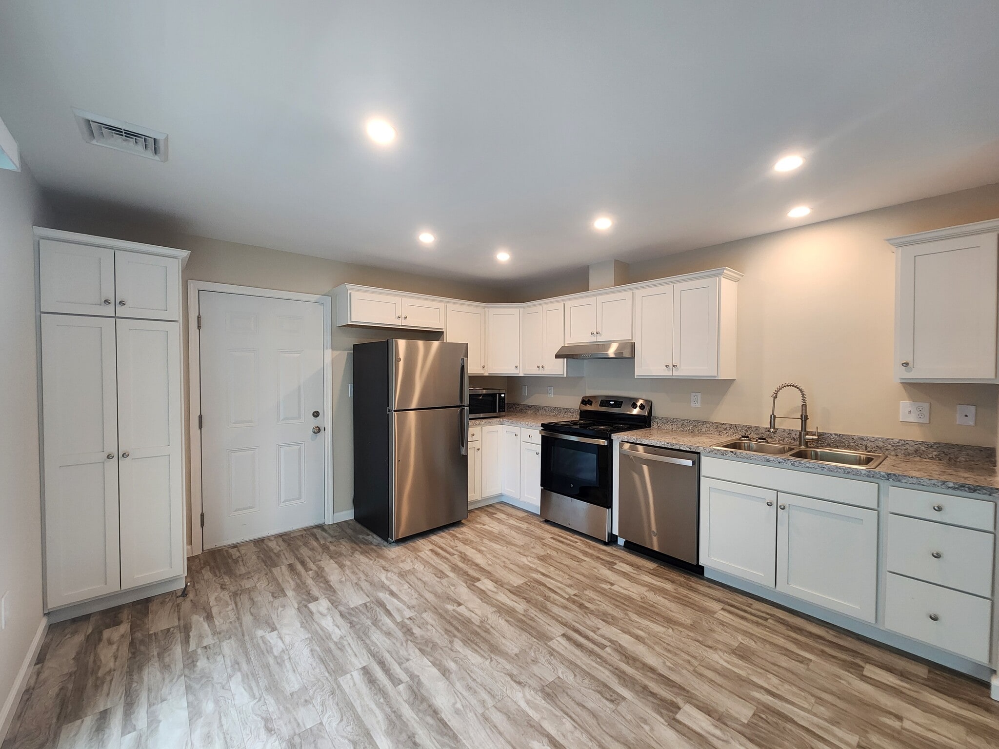 Building Photo - 50 Nicholas Ln