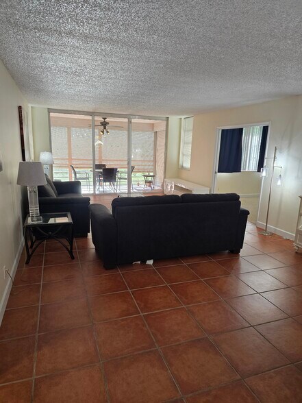 Building Photo - 933 Cypress Grove Dr