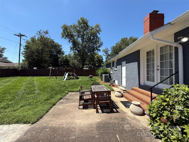 Building Photo - 6030 Craftsbury Dr