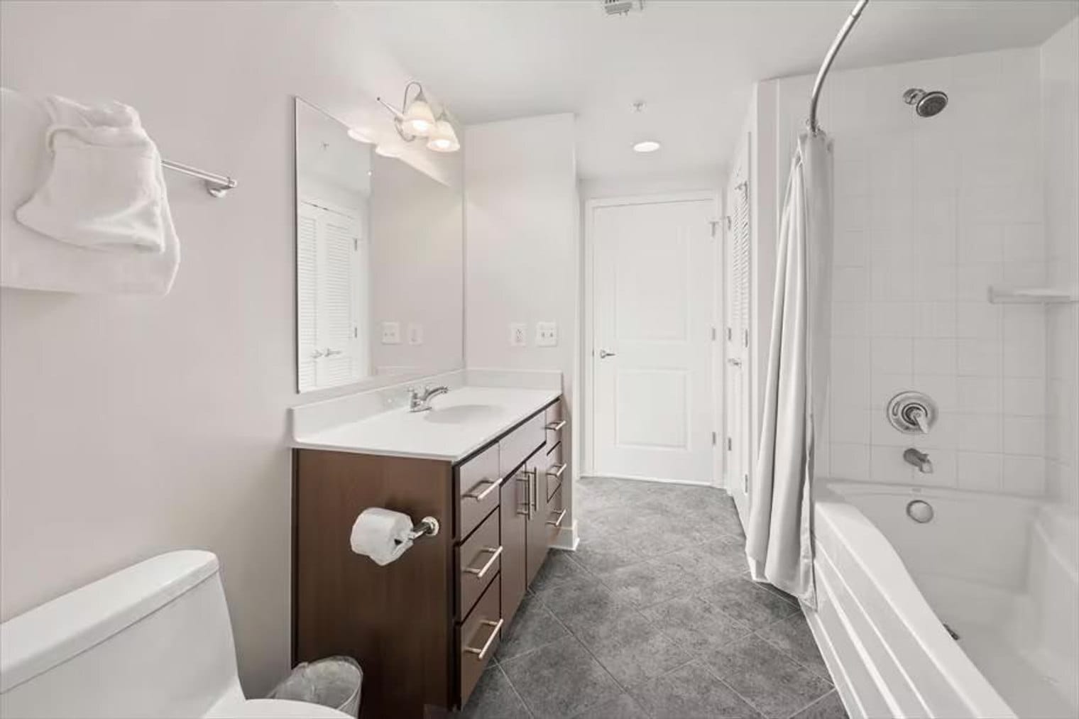 Building Photo - 1405 S Fern St