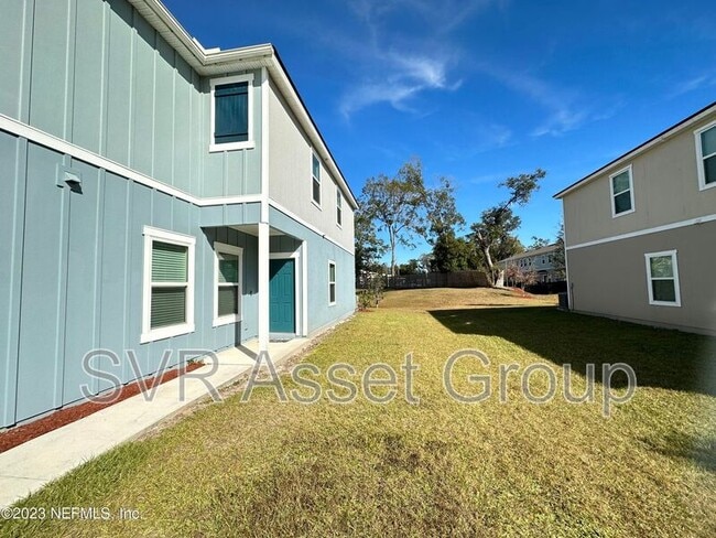 Building Photo - 257 Aralia Ln