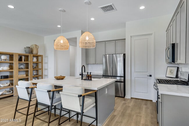 Building Photo - 10051 E Talon Ave