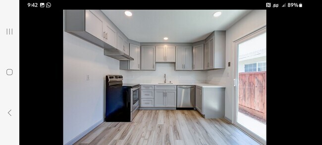 Building Photo - 2528 Silsby Ave