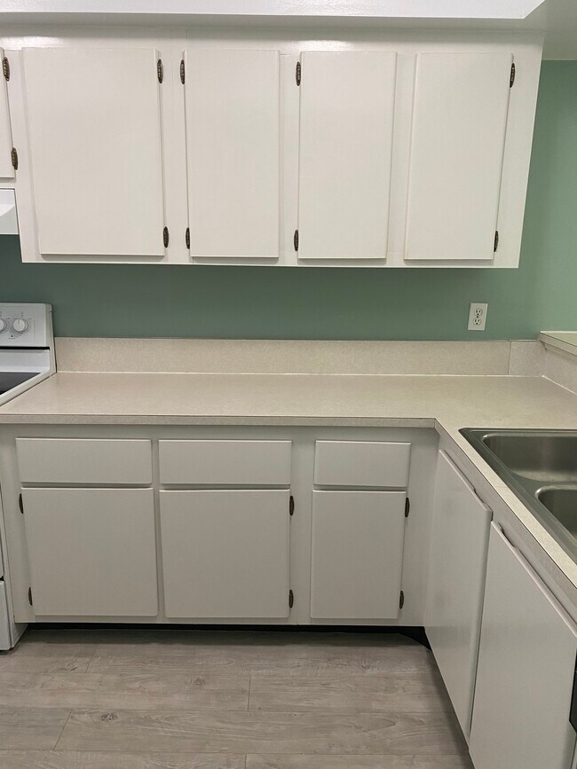 Building Photo - 610 Windrush Bay Dr