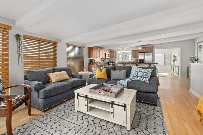 Building Photo - 3 bed 2.5  bath in the Heart of Mission Beach