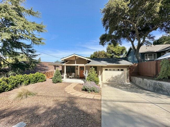 Building Photo - Charming 3 Bedroom 2 Bathroom Single Family Home Available June 5th *DO NOT DISTURB TENANT*