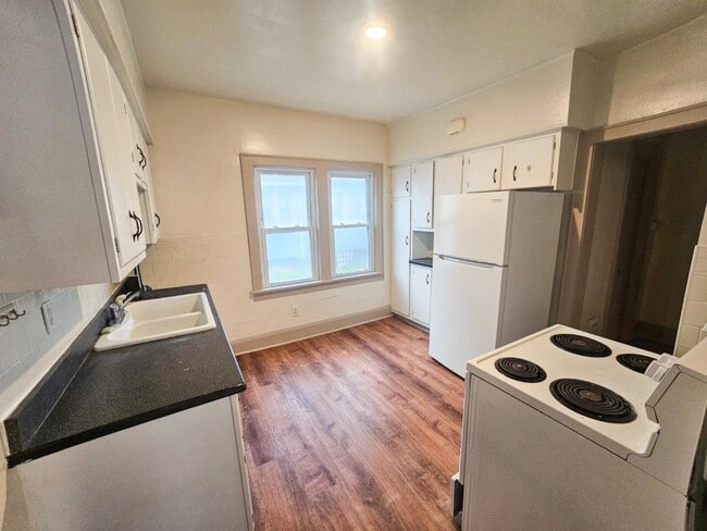 Building Photo - 532 N Firestone Blvd