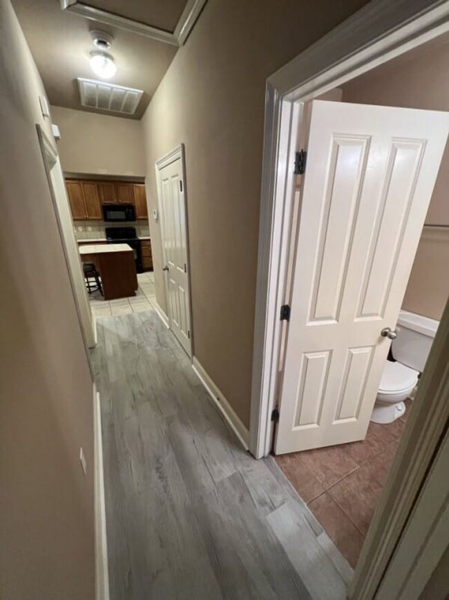 Building Photo - Newly updated! 3 bd, 2 bath condo in Zacha...