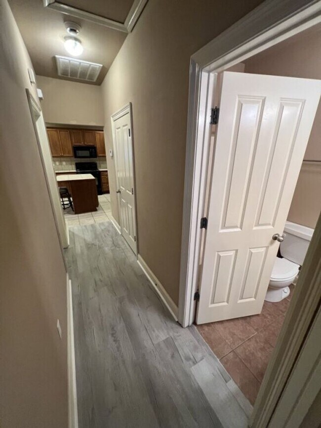 Building Photo - Newly updated! 3 bd, 2 bath condo in Zachary's Cottages at Blue Herron