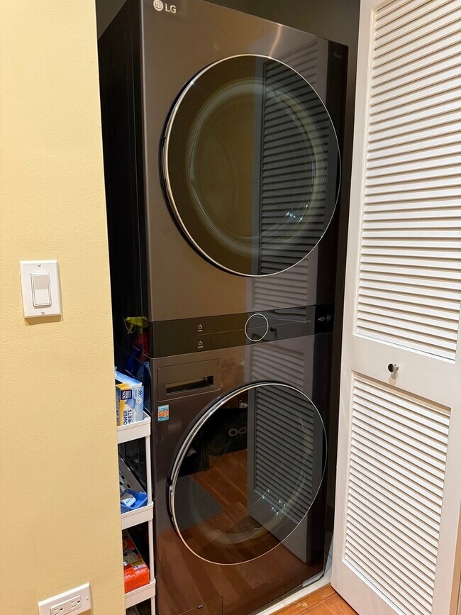 Building Photo - 1305 S Michigan Ave