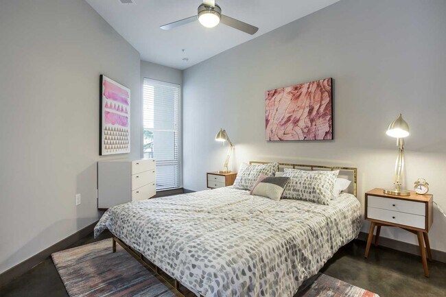 Building Photo - Your Downtown Lifestyle Begins Now
