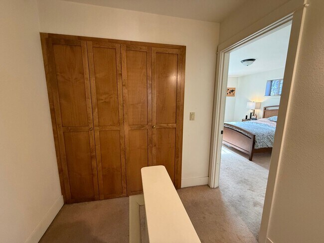 Building Photo - Beautiful 2 Bed/2.5 Bath Townhome on Bend's Westside - Shevlin Park Road