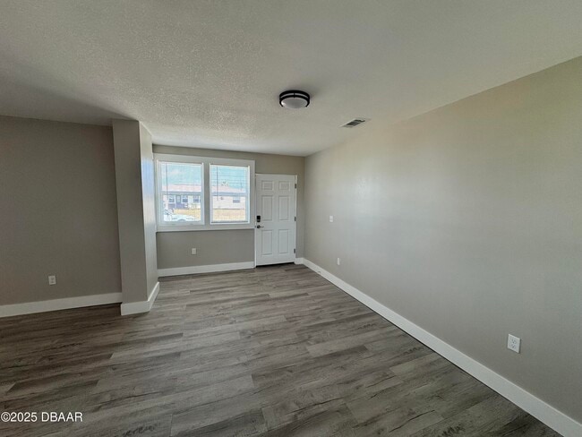 Building Photo - 127 Moore Ave