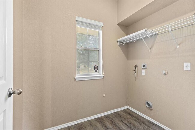 Building Photo - 3769 Castle Rock Dr