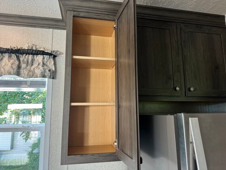 Building Photo - 2042 Marmoor Dr