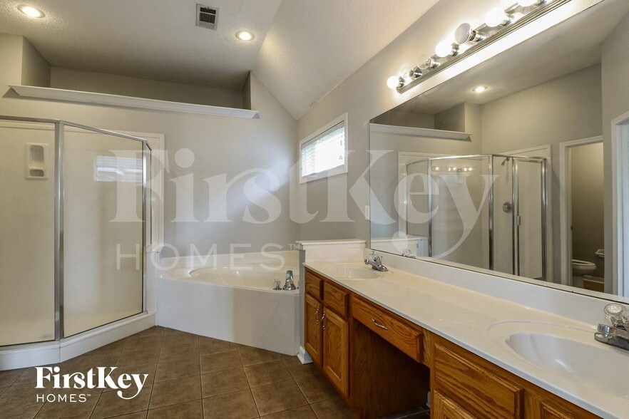 Building Photo - 1535 Far Dr