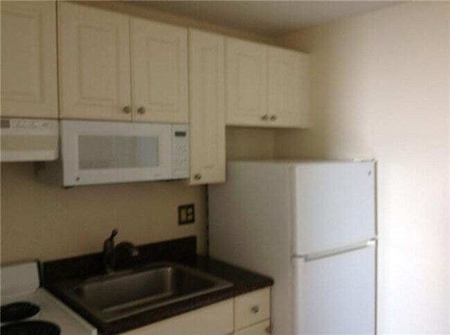 Building Photo - Live on St Charles Avenue with all that th...